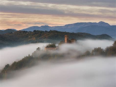 Castello Di Sarzano E Cusna Juzaphoto