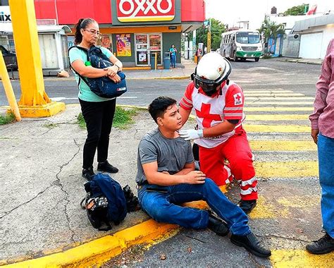 Se Dan Un Trancazo Motociclista Y Auto