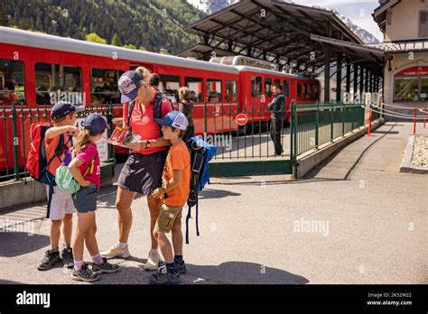 France haute Savoie Chamonix massif du Mont blanc famille au départ