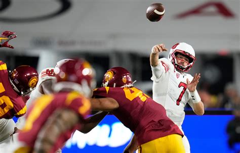 Preseason Ap Top 25 Three Pac 12 Teams Land In First College Football