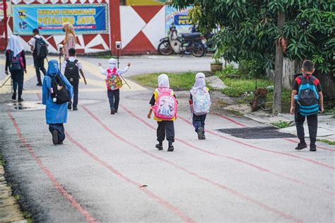 Pemilik Cat Bas Sekolah Haram Warna Kuning Elak Ditahan Kosmo Digital