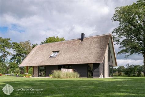 Landelijke Rietgedekte Woning Heino The Citadel Company Huisstijl