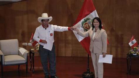 Simulacro Datum Pedro Castillo Sube Punto Y Medio Keiko Fujimori Baja