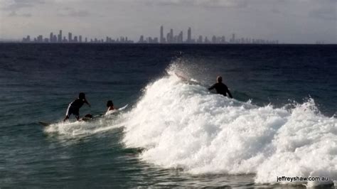 surfing-at-snapper-rocks - Radio FM88 Australia