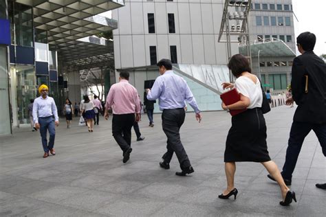 Median Monthly Income For Singapore Residents Rose 2 2 To Above 4 500