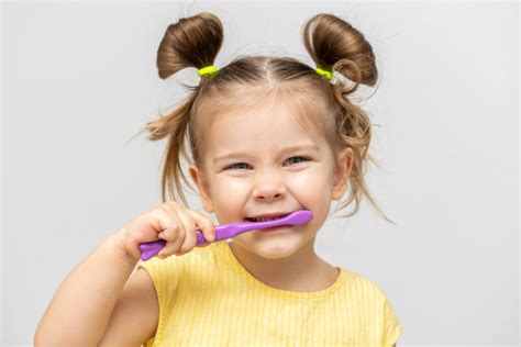 Cómo Cepillarse Los Dientes De Forma Correcta Niños Y Adultos