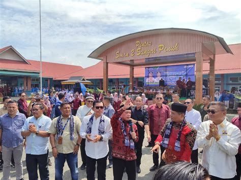 Penyerahan Bantuan Dumisake Pendidikan Oleh Gubernur Jambi