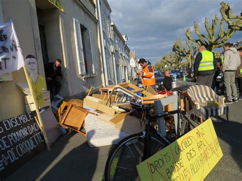 La Roche Sur Yon Les Gilets Jaunes Refusent De Quitter Leur Maison