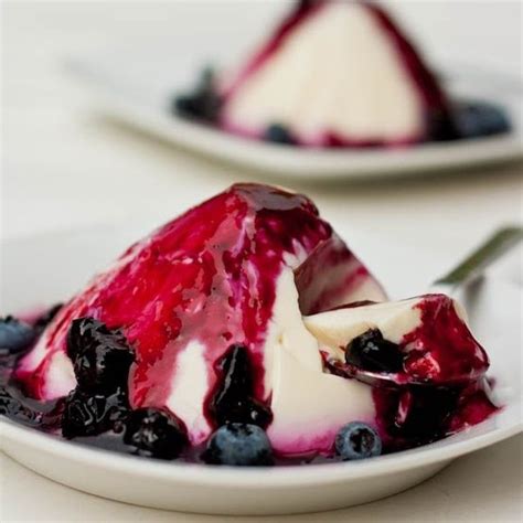 Panna Cotta With Blueberry Sauce Blueberry Panna Cotta Recipe Food