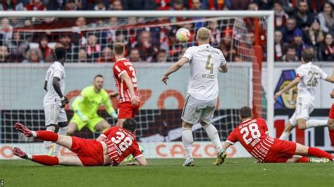 Sc Freiburg Bayern Munich Matthijs De Ligt Goal Keeps Bayern Top