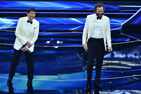 Sanremo 2022 Il Duetto Di Gianni Morandi E Jovanotti Accende Il