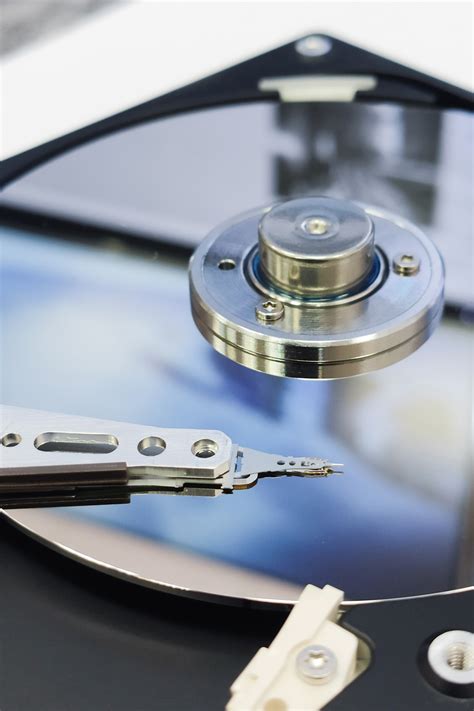 Головка чтения/записи из HDD IBM DeskStar 2002 года - TESCAN