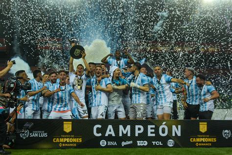 Racing Club Campeón Del Trofeo De Campeones 2022 Pablo Layús