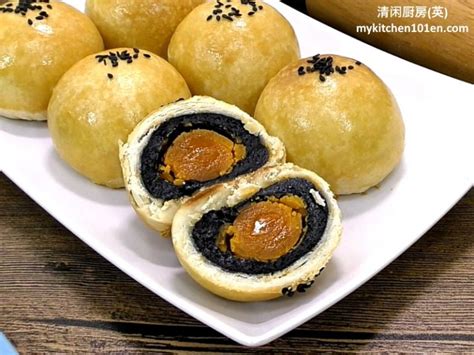 Black Sesame Salted Egg Yolk Flaky Crust Mooncake MyKitchen101en