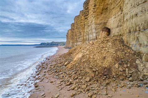 Shocking Pictures Show Huge Rockfall Blocking Beach In Notorious Area Of Jurassic Coast Story From