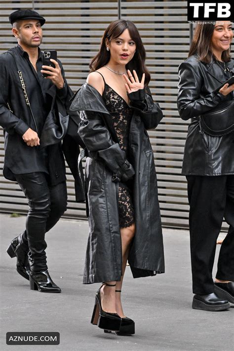 Jenna Ortega Sexy Seen Flaunting Her Hot Cleavage At The Valentino