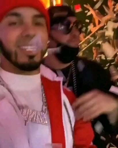 Dos Bestias Y Juntos Video Videos De Reggaeton Musica De Farruko