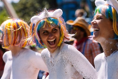 Photos Summer Kicks Off In Seattle At The Fremont Solstice Parade Komo