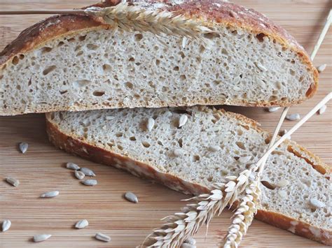Вкусная выпечка: Хлеб с семечками на закваске