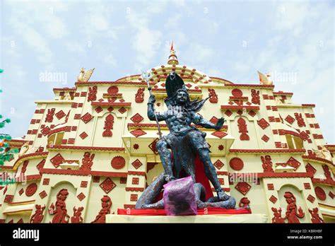 Durga Puja Pandal Hi Res Stock Photography And Images Alamy