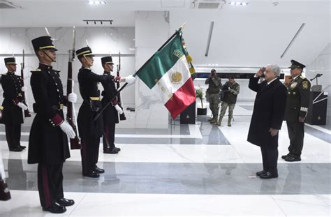 Por Festejos Del Bicentenario Del Heroico Colegio Militar Cadetes