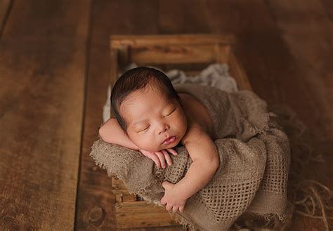 What is Startle Reflex? - Best Newborn Baby Photographer Orange County ...