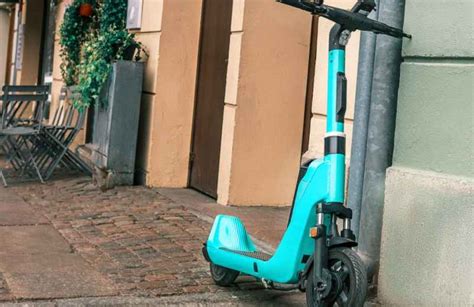 Comment débrider un scooter électrique Moto Tourisme