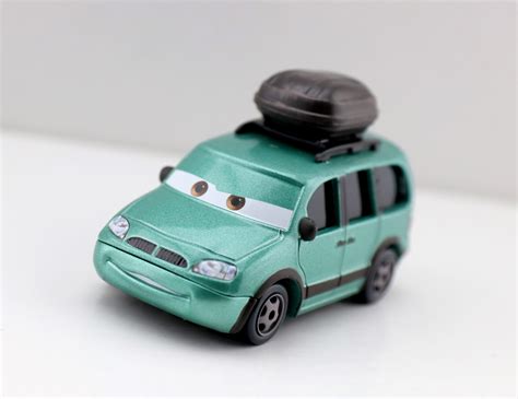 Dan the Pixar Fan: Cars 3: Minny & Van 2-Pack