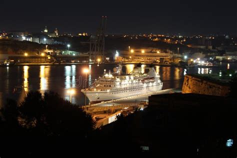 Valletta harbor at night editorial stock image. Image of ships - 31317254