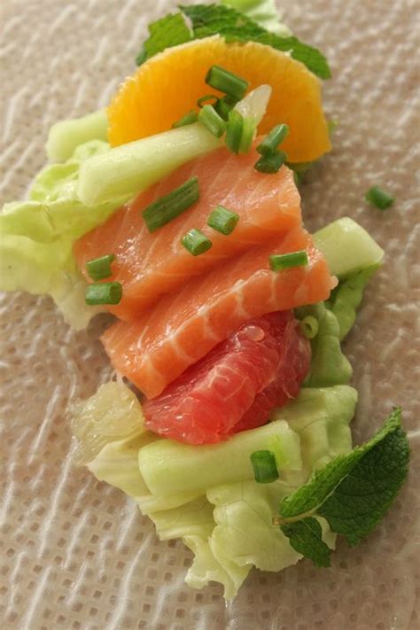 Rouleaux de printemps au saumon cru et aux agrumes Beau à la louche