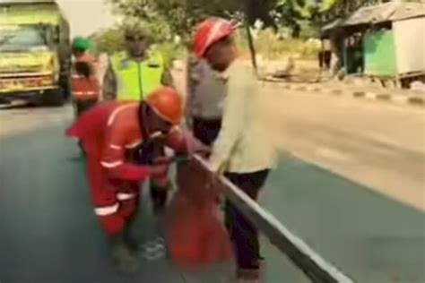 Jalur Pantura Genuk Macet Perbaikan Jembatan Kali Babon Polisi Tambah