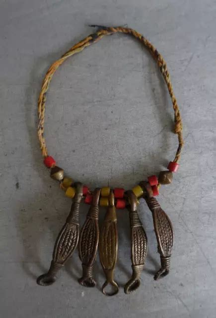 COLLIER ETHNIQUE AFRICAIN Ancien En Bronze Perle Et Ficelle EUR 40 00