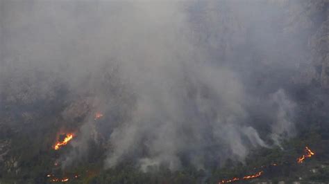 Vídeo El fuego del Vall d Ebo continúa muy activo tras arrasar 9