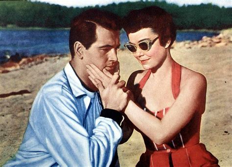 Transfúze drogy či nechráněný sex Řada slavných osobností se nakazila virem HIV Žena cz