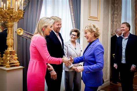 Koningspaar Onderscheidt Janine Van De Ende Met Erekruis Blauw Bloed