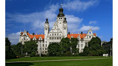 Das Neue Rathaus In Leipzig Hoch Hinaus Und Blick Nach Vorn Buskompass