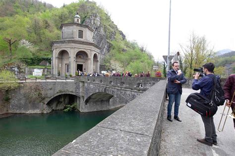 Luciano Marchi Con Lo Sguardo Allins La Madonna Del Ponte Di