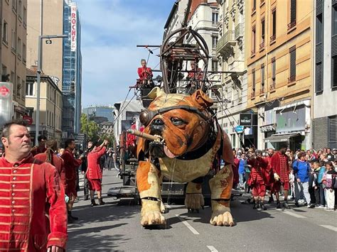 Nantes s offre les deux chiens géants de Royal de Luxe contre 1 8