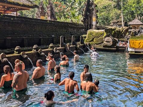 Wonderful Tour And Great Photos Tirta Empul Temple Tampaksiring