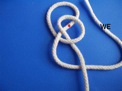 Knife Lanyard Knot Tied on the Table : 8 Steps - Instructables