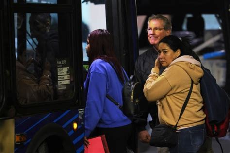 Asfixiada Por La Inmigración Nueva York Pide Acelerar Permisos De