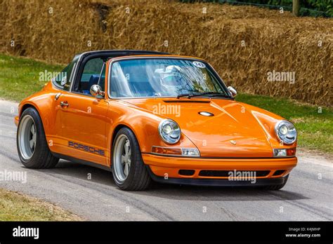 1990 Porsche 911 Targa von Sänger Fahrzeug Design am Goodwood Festival