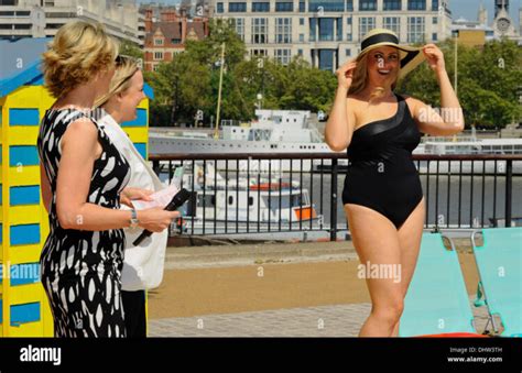 Hot Sexy Ruth Langsford Bikini Pics