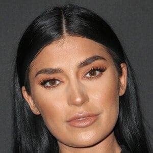 Nicole Williams English - Age, Family, Bio | Famous Birthdays