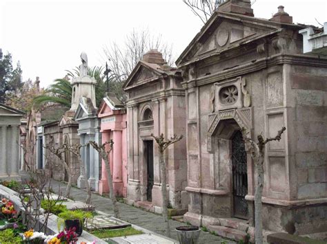 Ruta De La Memoria Por El Cementerio General Voces De Los Patios