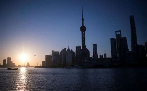 Hottest Day Ever In Shanghai As Heat Wave Bakes China