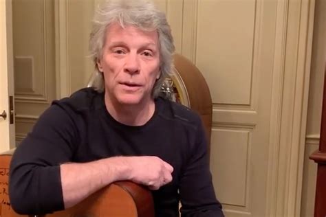 Jon Bon Jovi Joins in Chicago's 'Livin' on a Prayer' Sing-Along