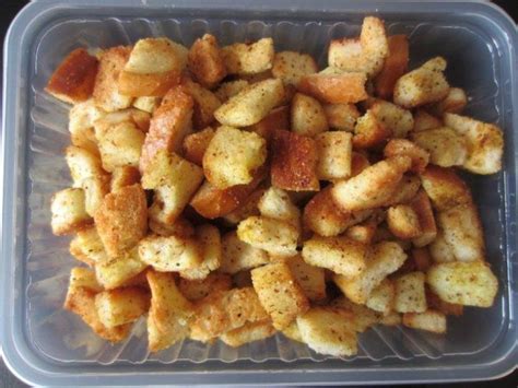 Пикантные сухарики для салата «Цезарь» | Food, Cooking recipes, Cooking