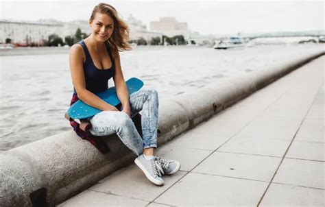 Обои woman beautiful blonde skateboard posing на телефон и рабочий стол раздел девушки