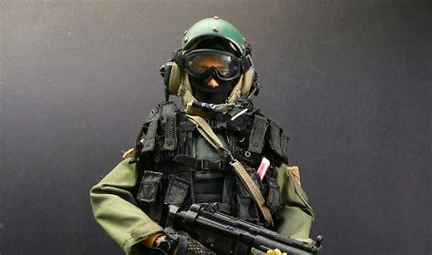 Toyhaven US Navy SEAL VBSS Commander By Hot Toys